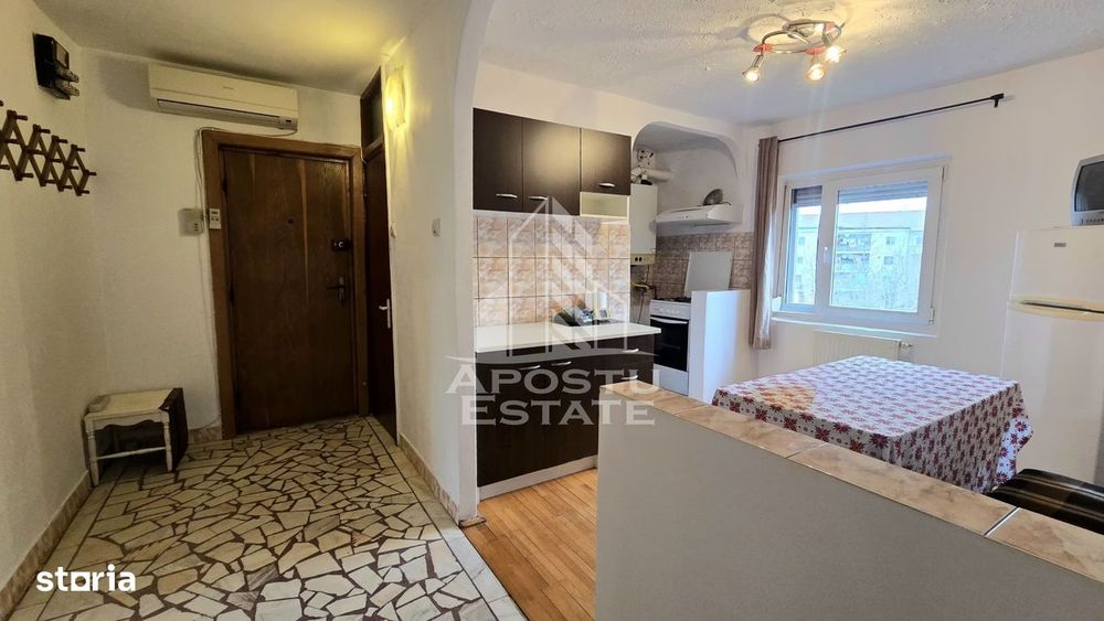 Apartament 2 camere de vanzare, etaj intermediar, centrala, Bucovina