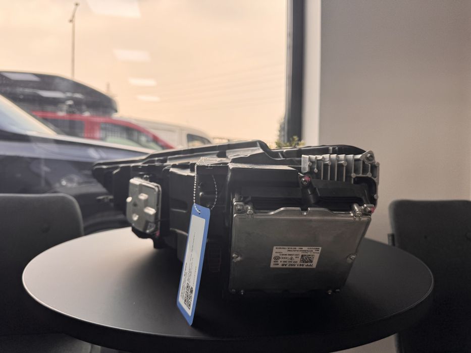 Audi A8 4N десен фар