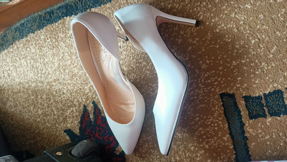 Белые туфельки, туфли