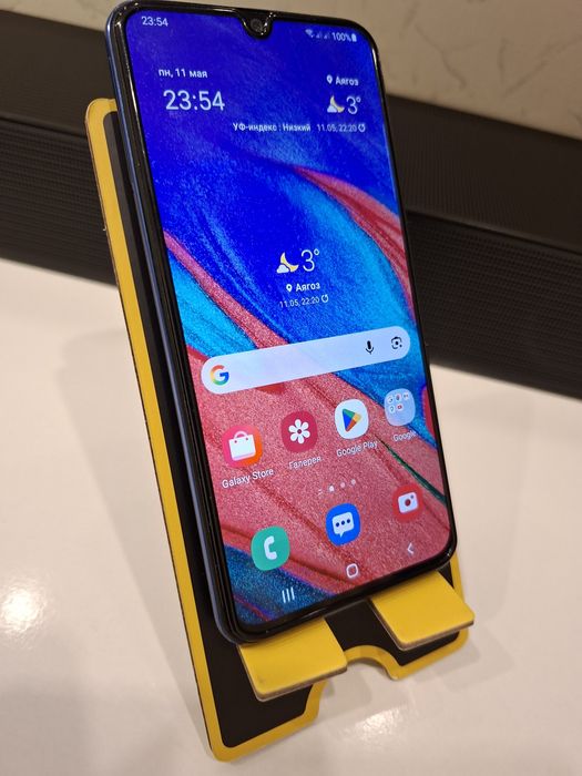 Продам смартфон Samsung A40 в отличном состоянии