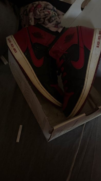 Jordan 1Mid Black+Red