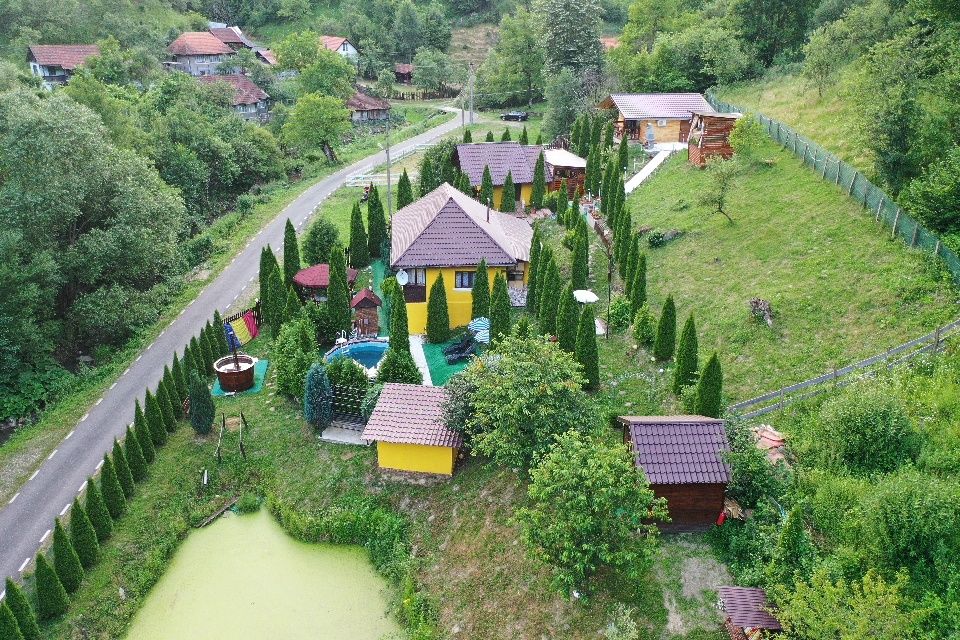 Cabană de închiriat cu ciubăr