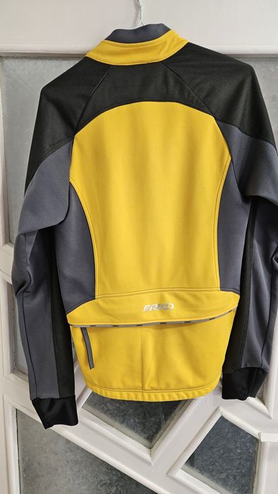 Вело-полар размер S.
Запазен в отлично състояние