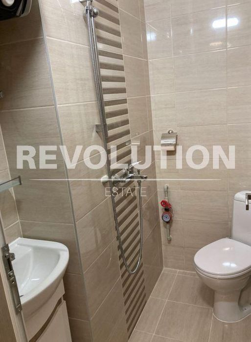 Дава се под наем Двустаен апартамент в Варна, Конфуто - 68 кв.м за 438.6 € - Снимка #3