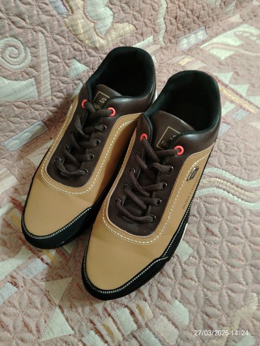 Кроссовки продам