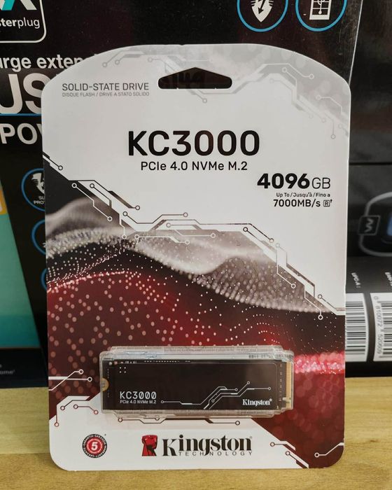 SSD 4TB, Kingston KC3000  
Физически размер: M.2
Интерфейс: PCIe
Скорост на четене: 7000MB/s
Скорост на запис: 7