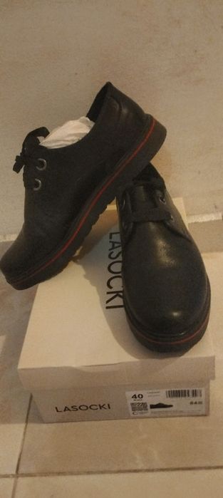 Продавам спортно-елегантни обувки