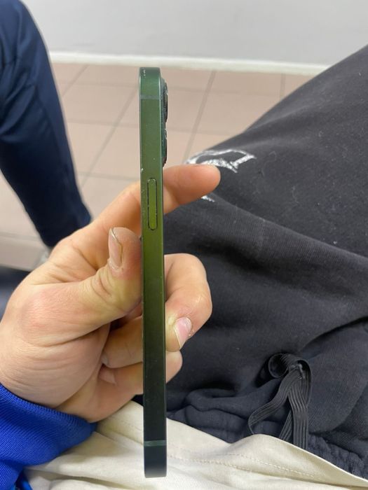 Продам айфон 13.