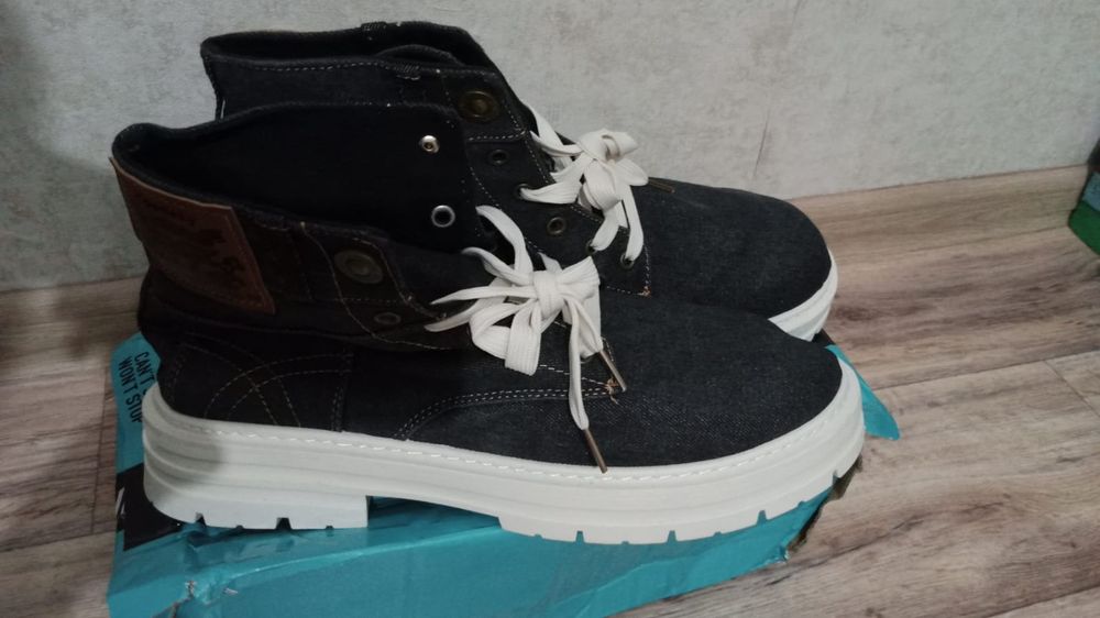 Продам кроссовки молодёжные