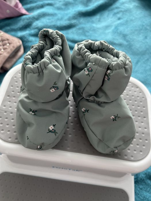 Papuci bebelusi H&M pentru carucior