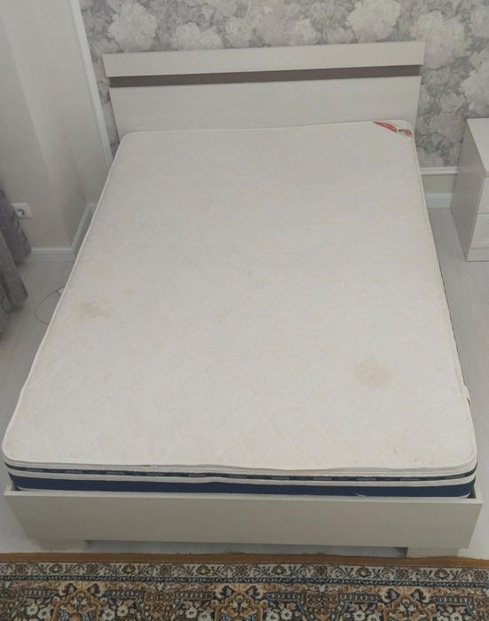 Продам кровать двухместный с матрасом