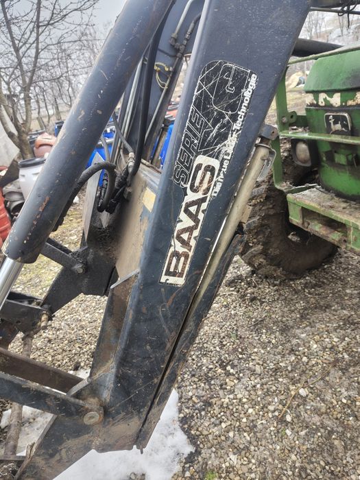 Încărcător frontal John Deere nu 2040 S