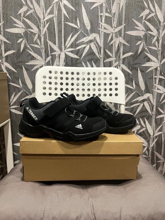 Кроссовки Адидас