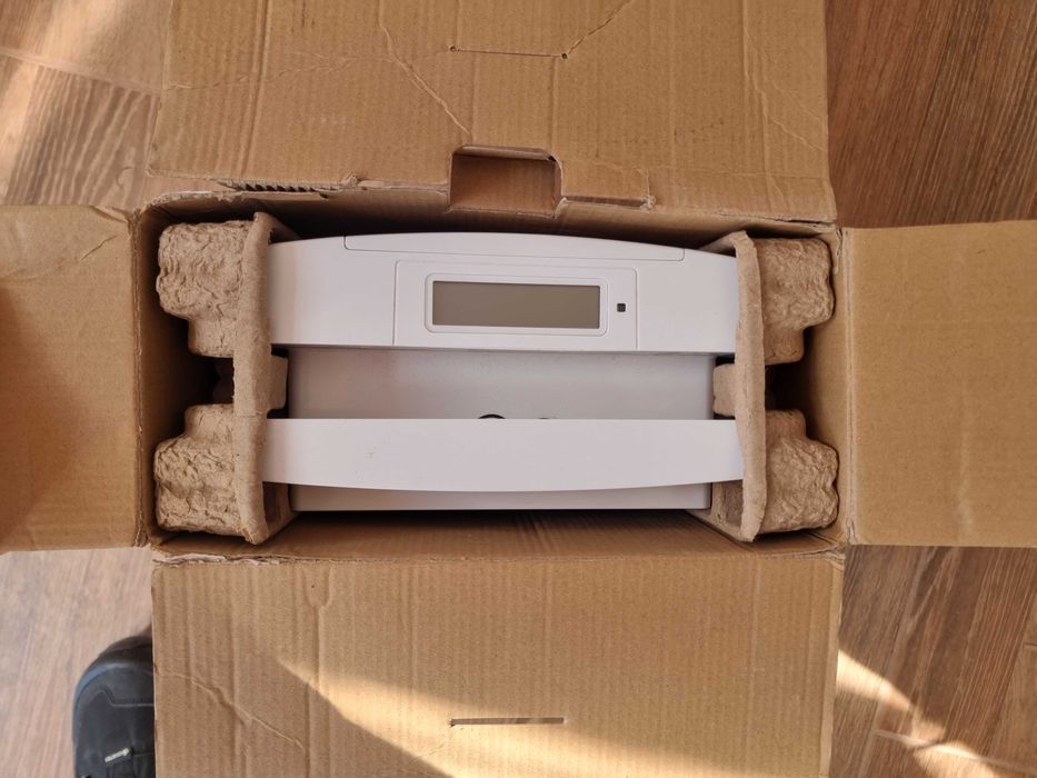 usita de pisici si caini mici sure petcare cu hub si aplicatie