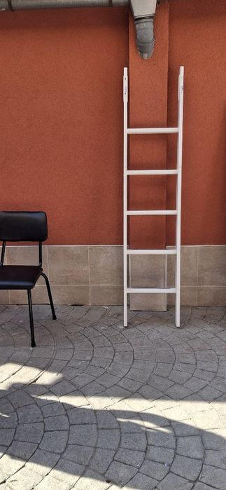 легло Икея ,налично е,и матрак е включен в цената,