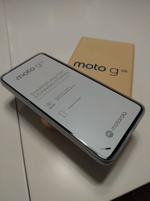 Motorola moto g05 чисто нов