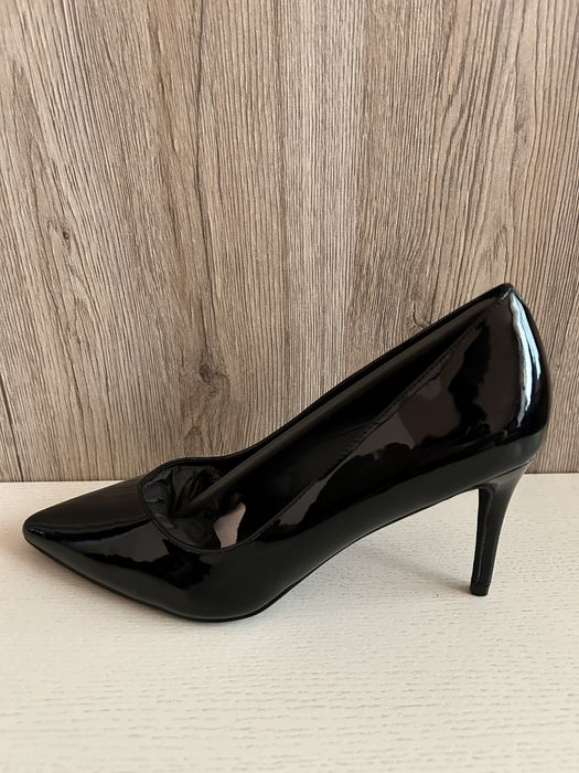 Primadonna collection Чисто Нови дамски обувки 38-ми номер