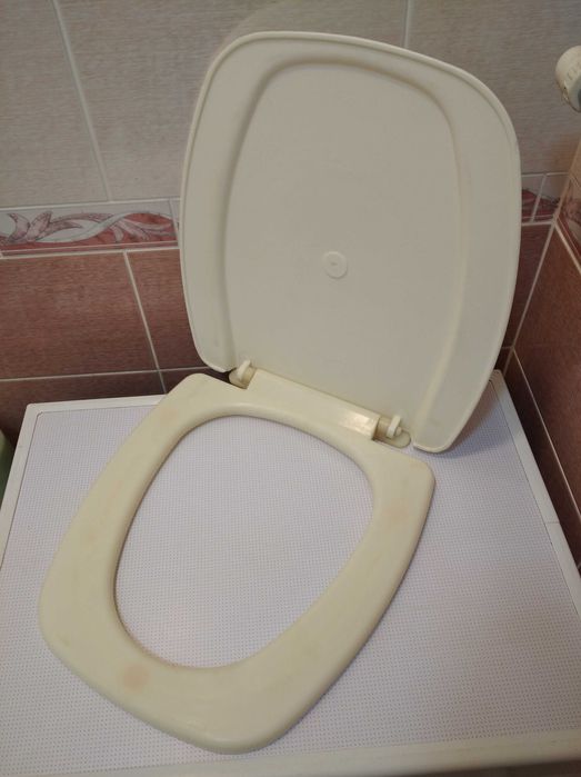 Крышка от бачка унитаза (ссср). Сиденье для унитаза, туалета.