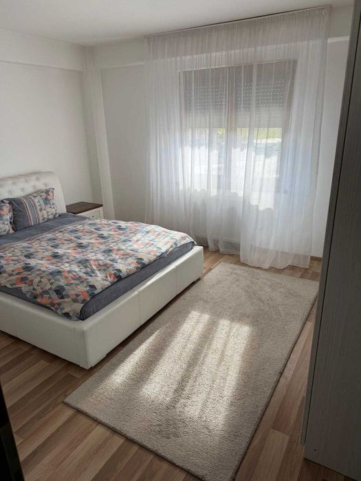 Inchiriez apartament 3 camere