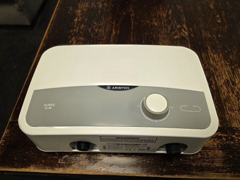 Încălzitor instant Ariston Aures Slim 5,5 kW