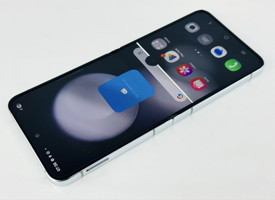 Samsung Galaxy Z Flip 5 256GB 8RAM Graphite Отличен!