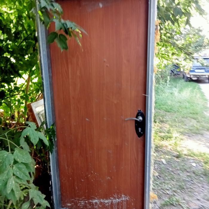 Дверь продам входную