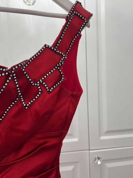 Vand rochie rosie