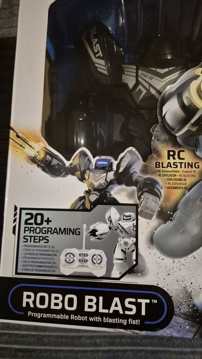 Робо бласт/ Robo blast SilverLit черен интерактивен робот