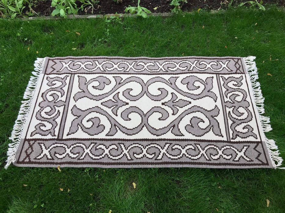 ръчно изработен вълнен килим