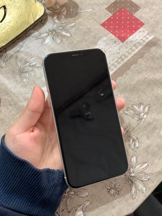 Iphone 11  64 гб в хорошем состояний