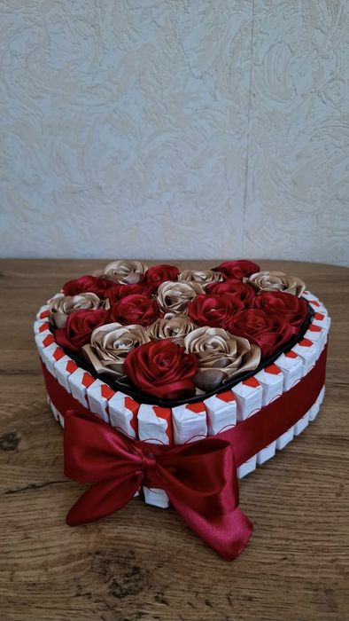 Уникален букет с бейби рози от сатенена панделка