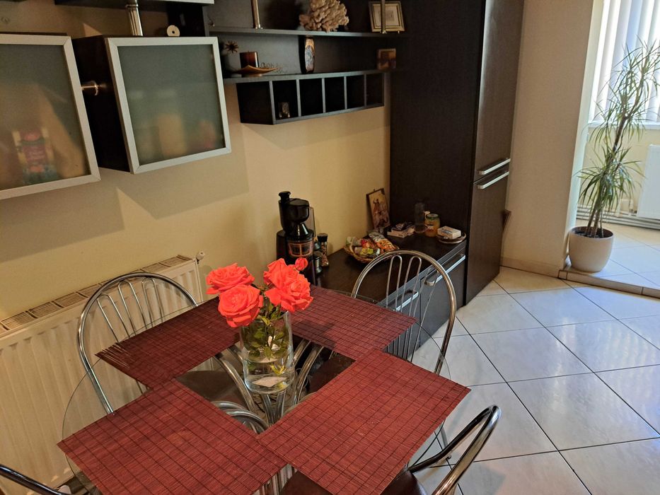 Mobilă living wenge, corp soldat cuprinzând combină frigorifică