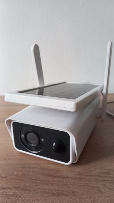 Camera Wi-fi cu panou solar si 2 baterii