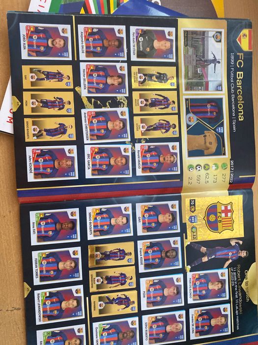 Vând albume de fotbal(fifa WORLD cup , euro , FIFA 365 2023