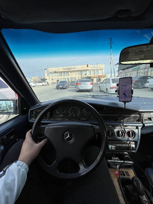 Мерседес 190 е200