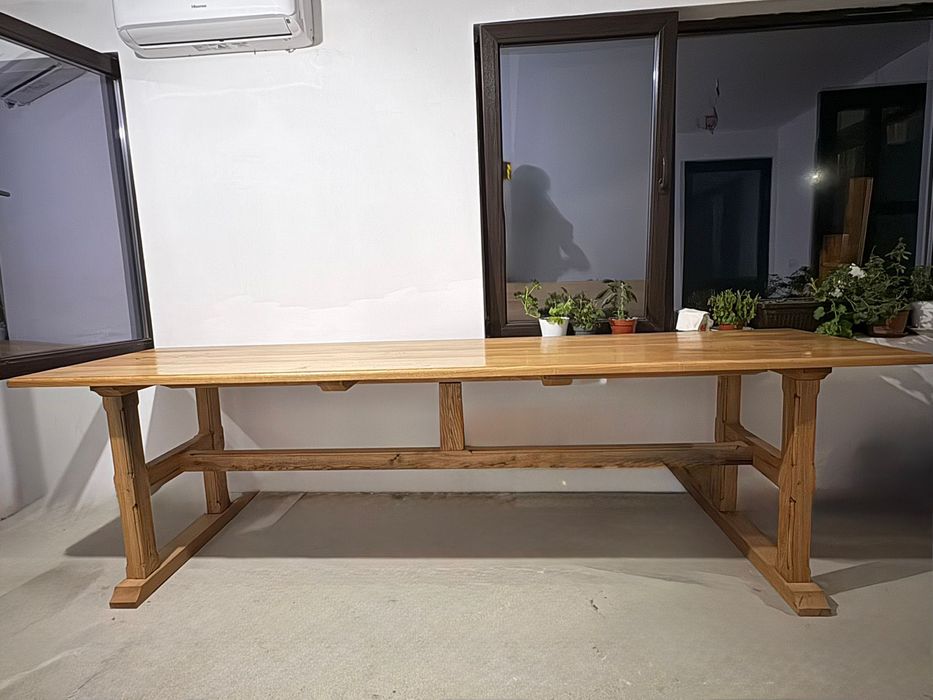 Masa din lemn masiv de stejar