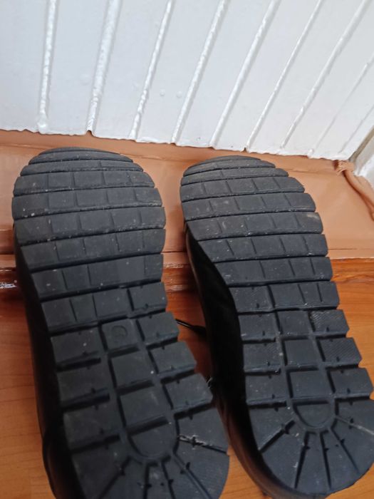 продам   ботинки   в  отличном  состояние   кожа