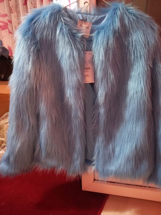 Vând haine noi preț mic