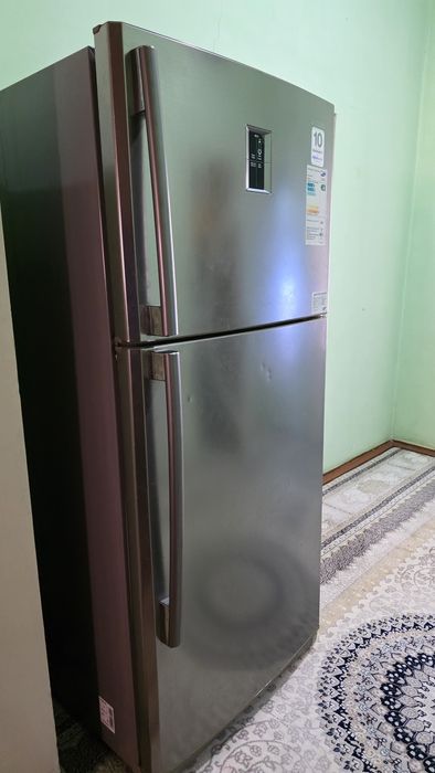 Холодильник сотилади