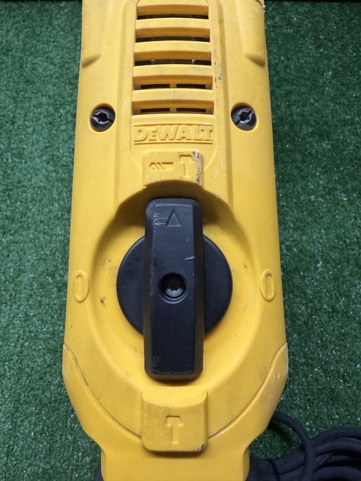 Перфоратор SDS MAX с регулаж на оборотите Dewalt D25614-qs