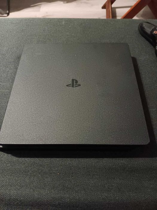 PLAY STATION 4 1TB, 3 console și 15 jocuri