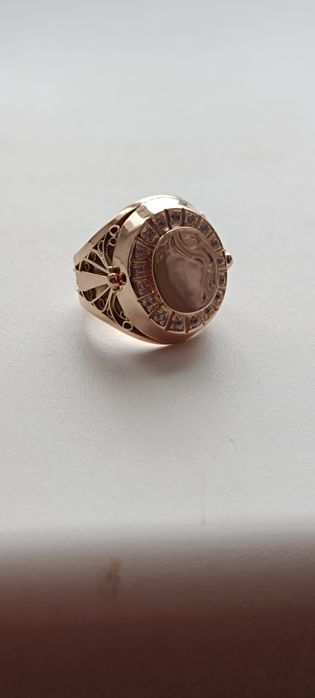 Продам золотую печатку.