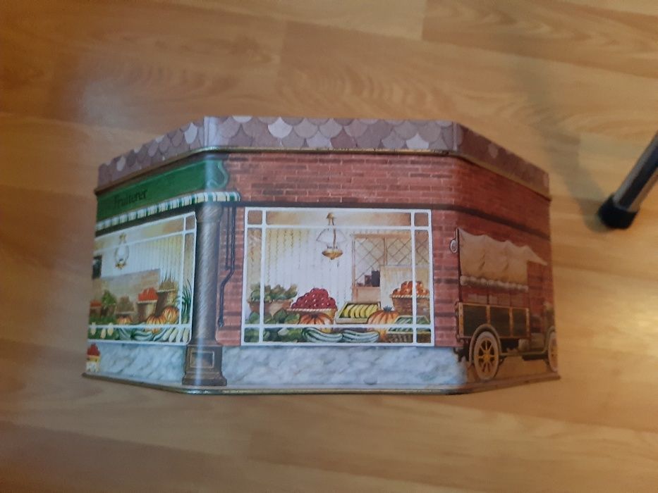 Стара английска метална кутия винтидж