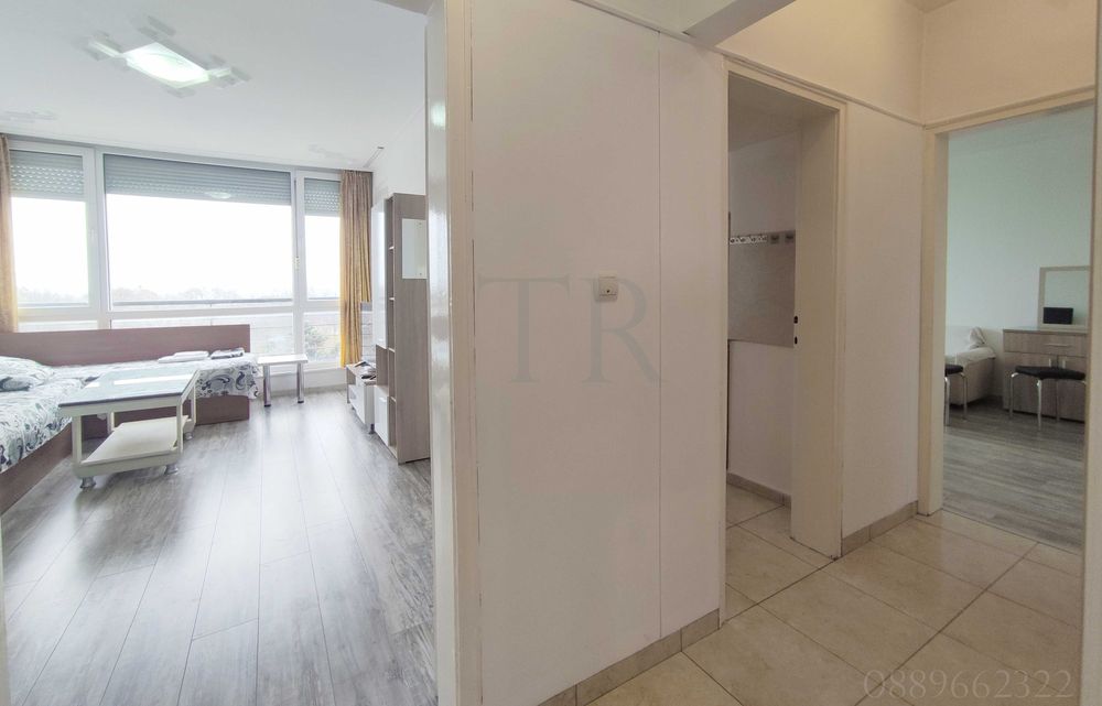 Първа линия за нощувки, 2-ст. + отделна кухня, ж.к. Лазур, гр. Бургас