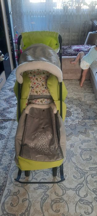 Продам санки.Коляску