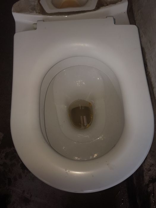 Продаю унитаз с бочком