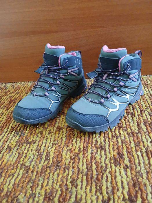 Удобни и запазени обувки