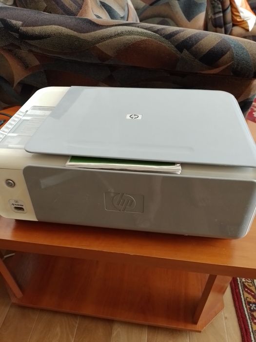 Продаётся  не рабочии принтер на зап части