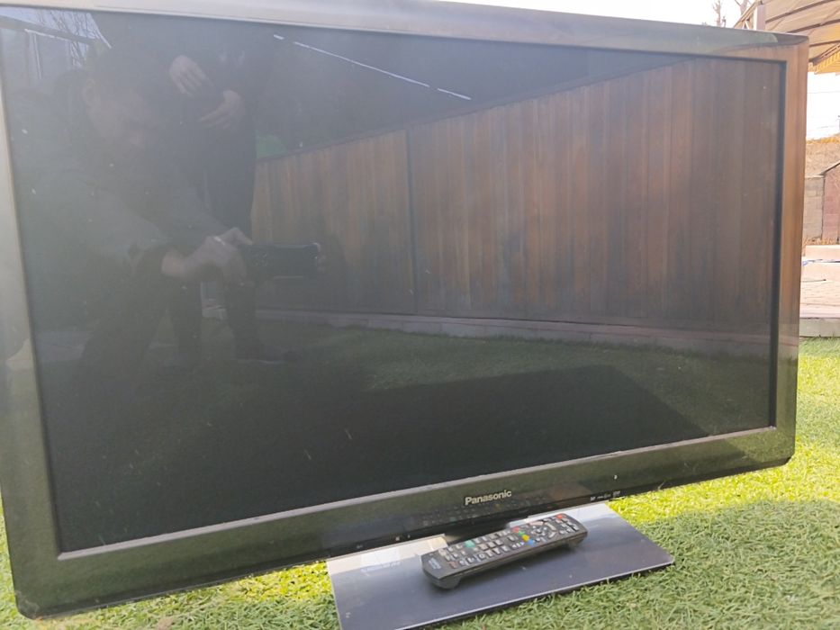 телевизор Panasonic
В нерабочем состоянии.
Находит