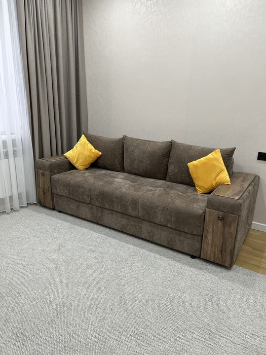 Диван 2,5 метра почти новый